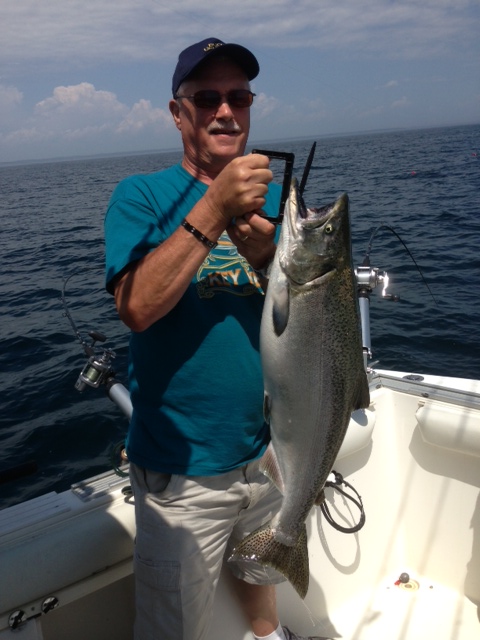 Teen girl lands nice Sturgeon Bay King Salmon – Door County